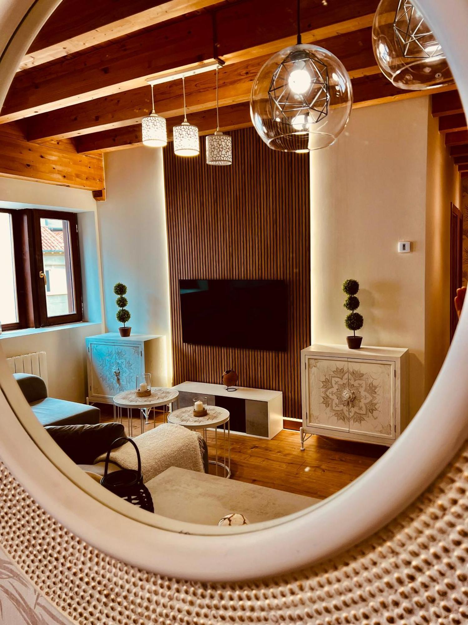 El Capricho De Claudia_ Apartamentos Burgos Catedral ภายนอก รูปภาพ