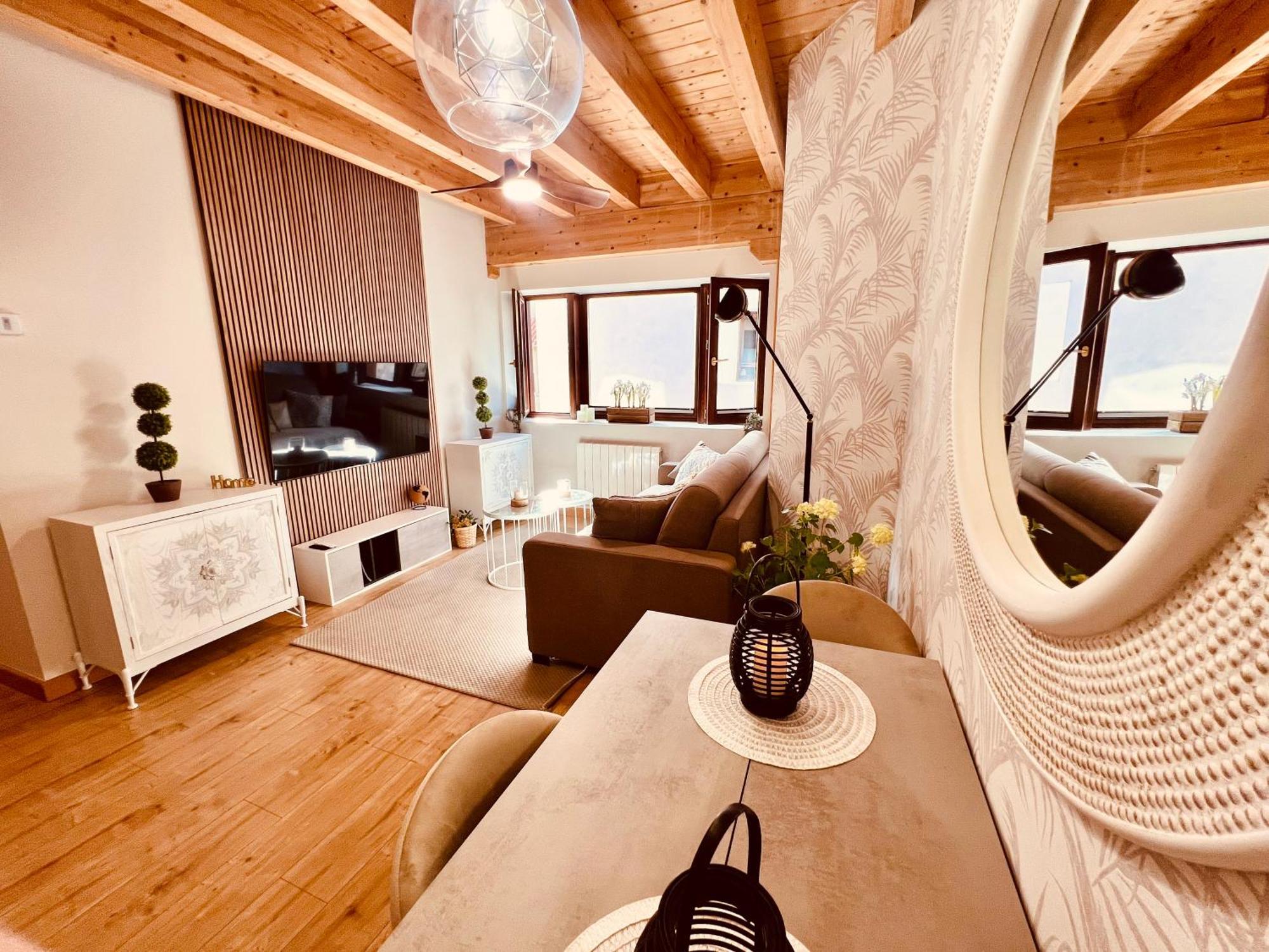 El Capricho De Claudia_ Apartamentos Burgos Catedral ภายนอก รูปภาพ