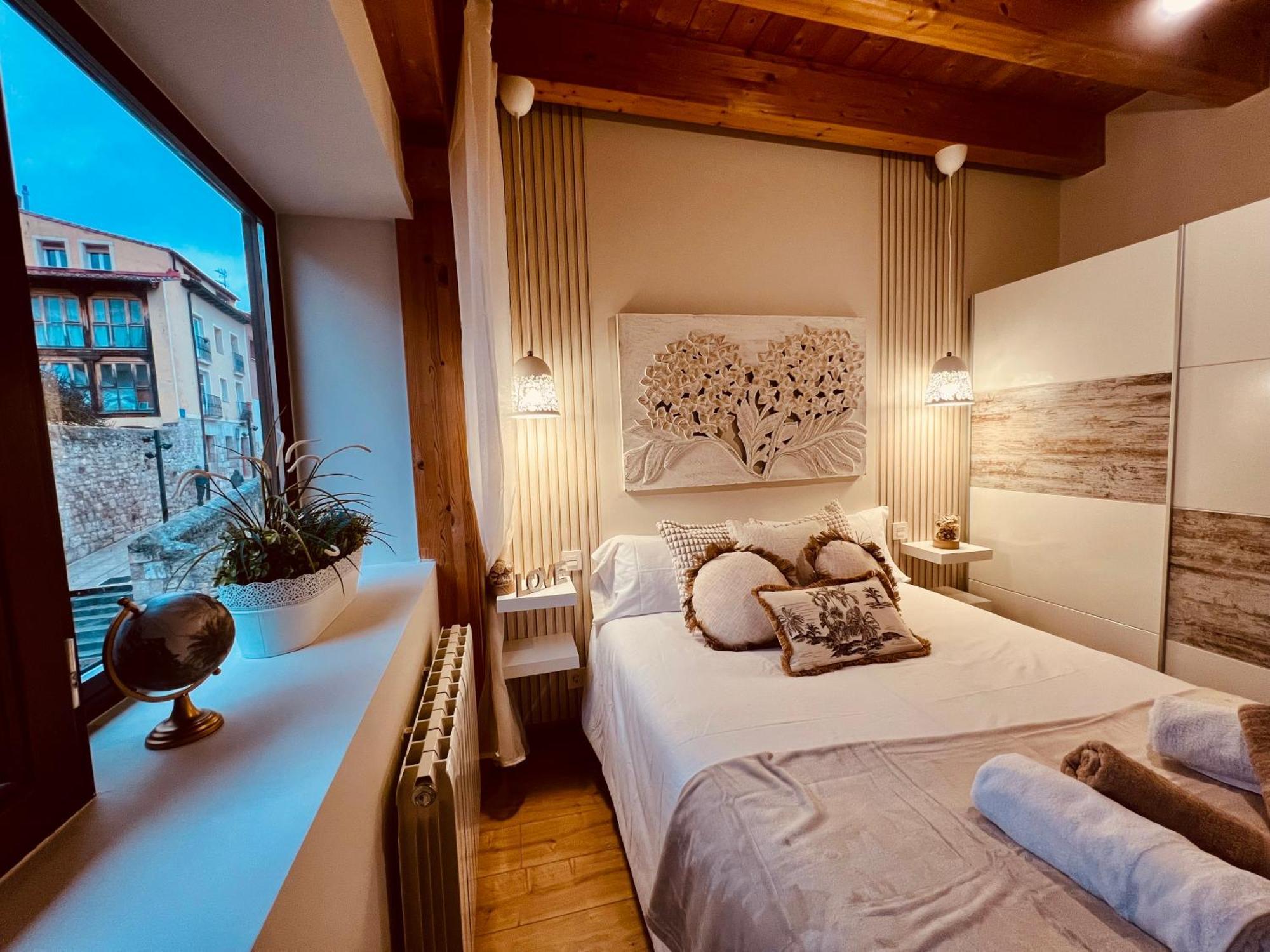 El Capricho De Claudia_ Apartamentos Burgos Catedral ภายนอก รูปภาพ